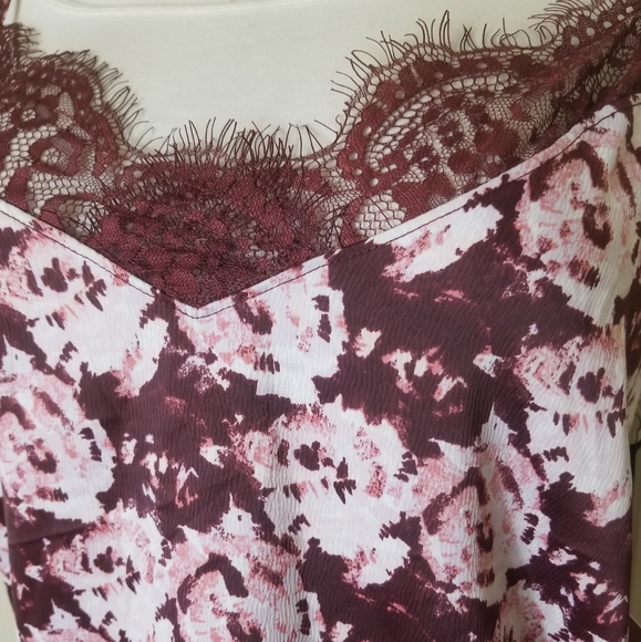 HALOGEN burgandy red pink floral lace trim adjustable straps v neck camisole top - Picture 4 of 10